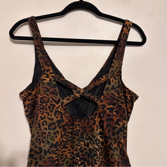 Miraclesuit Me-wow Oceanus Leopard Print One Piece Wrap Front Swimsuit Size 16D - Picture 5 of 7